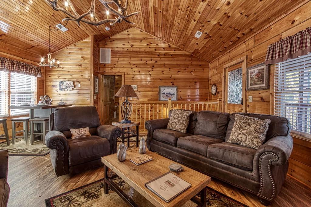 The Nut House, Hot Tub, Game Room, Wifi, 1089 Free Tickets Each Paid Day, Dollywood And More! Pigeon Forge Exterior foto